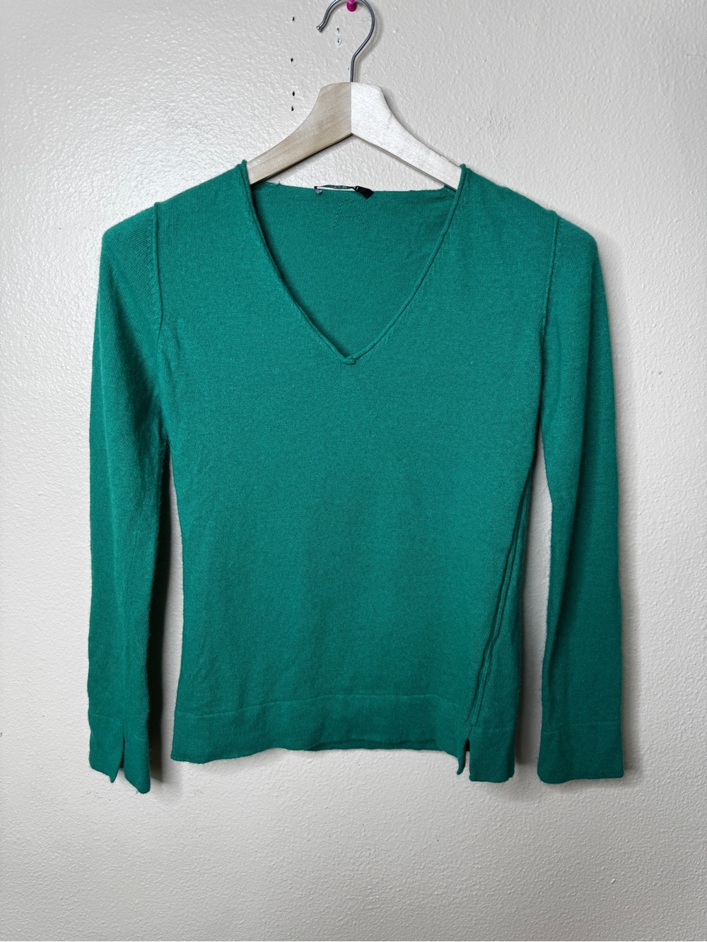 Apriori Sweater Women’s 8 Green V-Neck Cashmere Angora Blend Classic